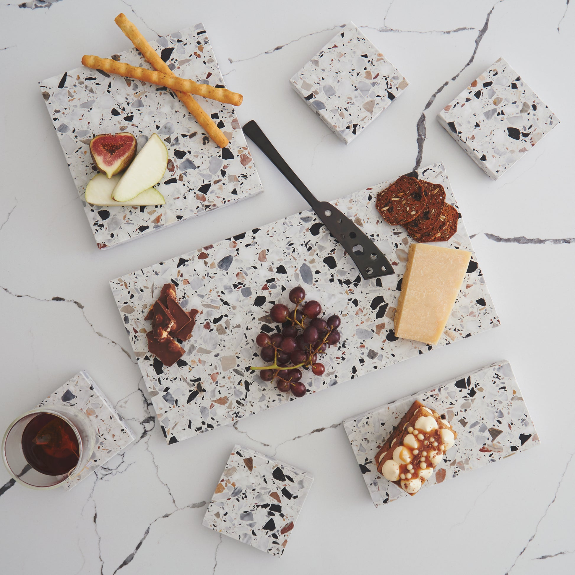 Entertaining Set in Autunno – featuring a large platter, medium platter, small platter, and coasters, designed for minimal styling and refined serving.